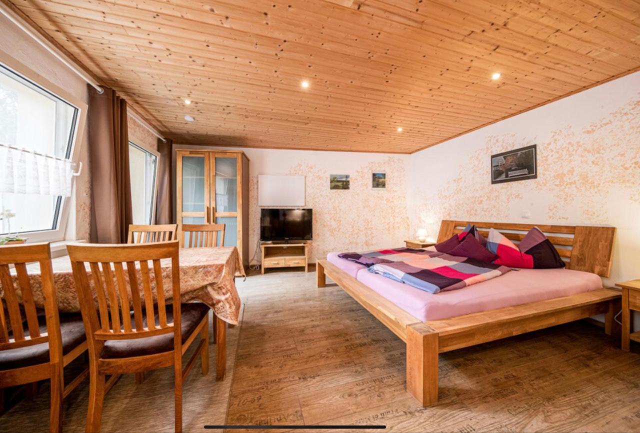 Toskanahaus, Njualms 坦海姆 外观 照片